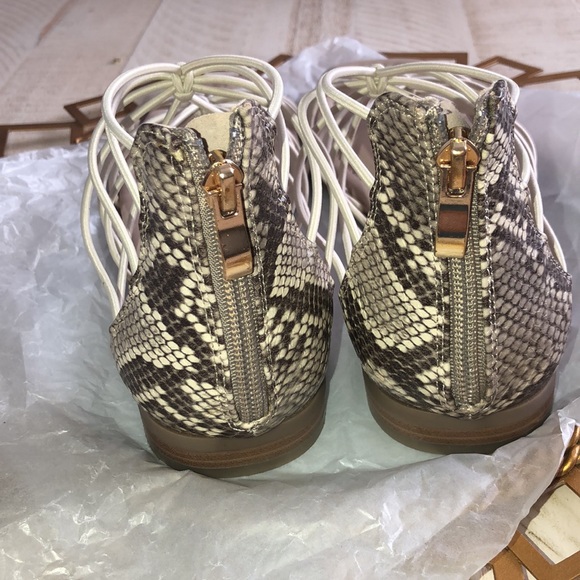 Square shape beautiful summer Sandals!! - Picture 3 of 4